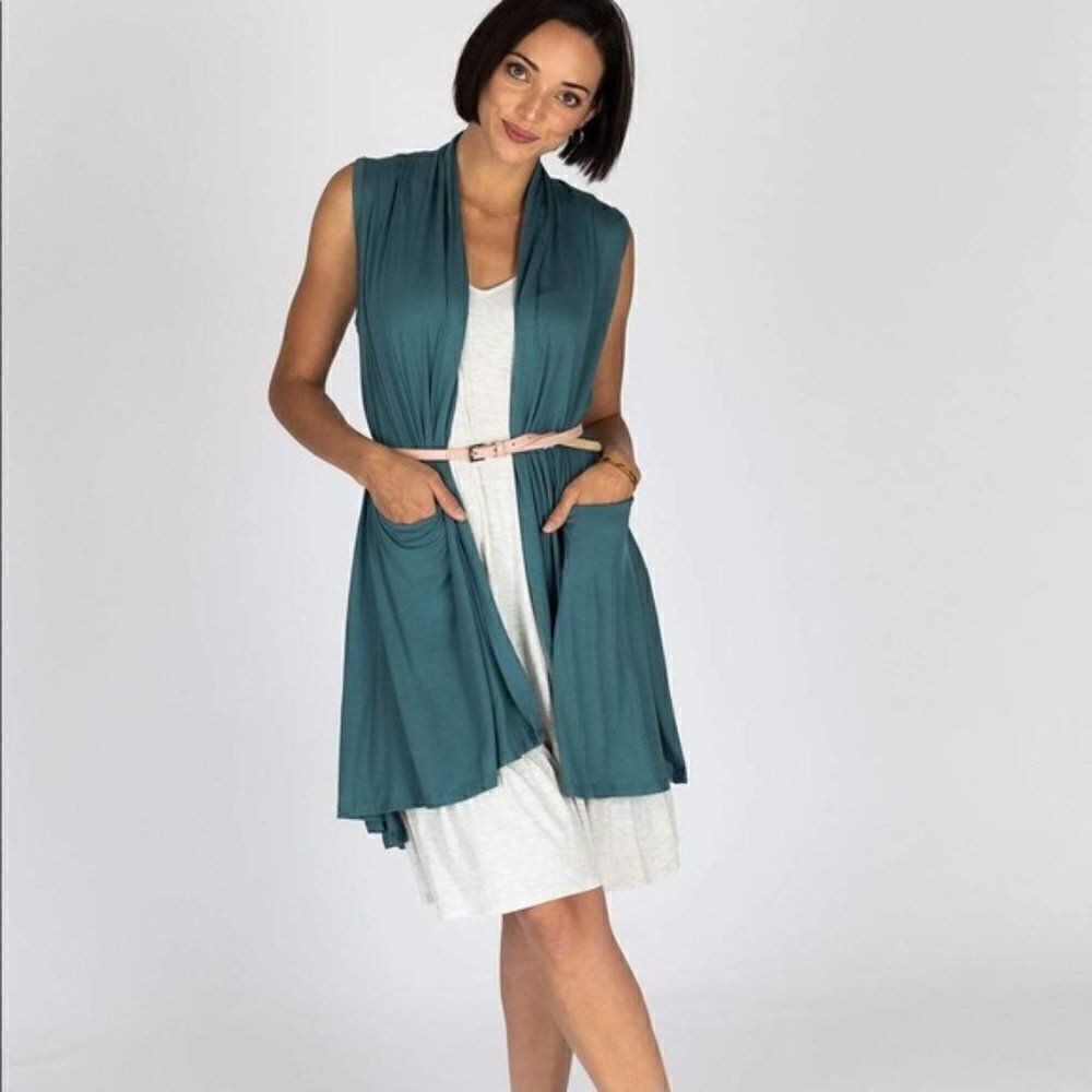 New Agnes & Dora Cascade Sleeveless Open Cardigan Vest Stretch Stone Green